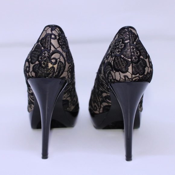 Guess platform lace peep toe heels. - Picture 2 of 3